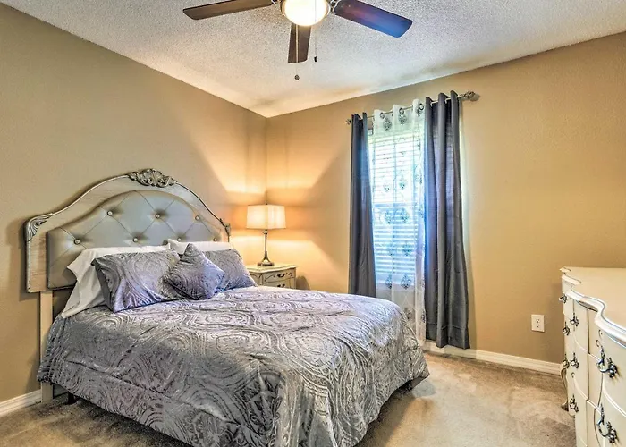 Waterfront W/ Florida Room! Holiday home *